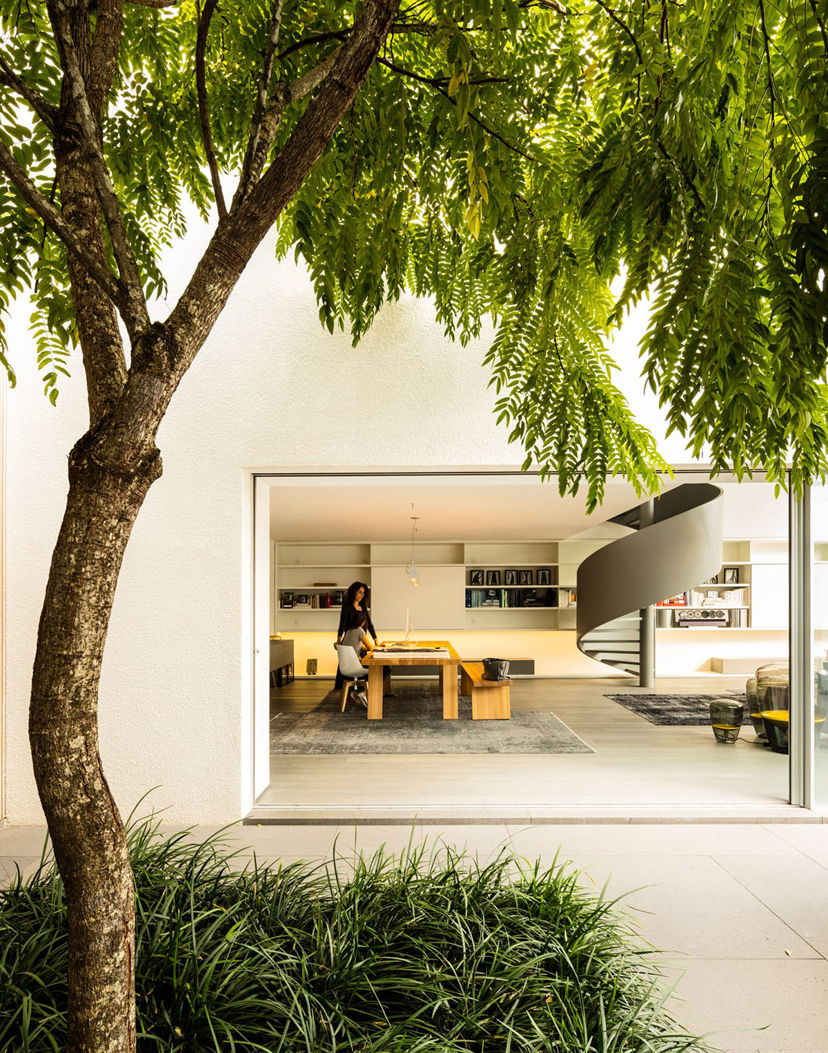 Studio MK27 expands Gama Issa house in São Paulo