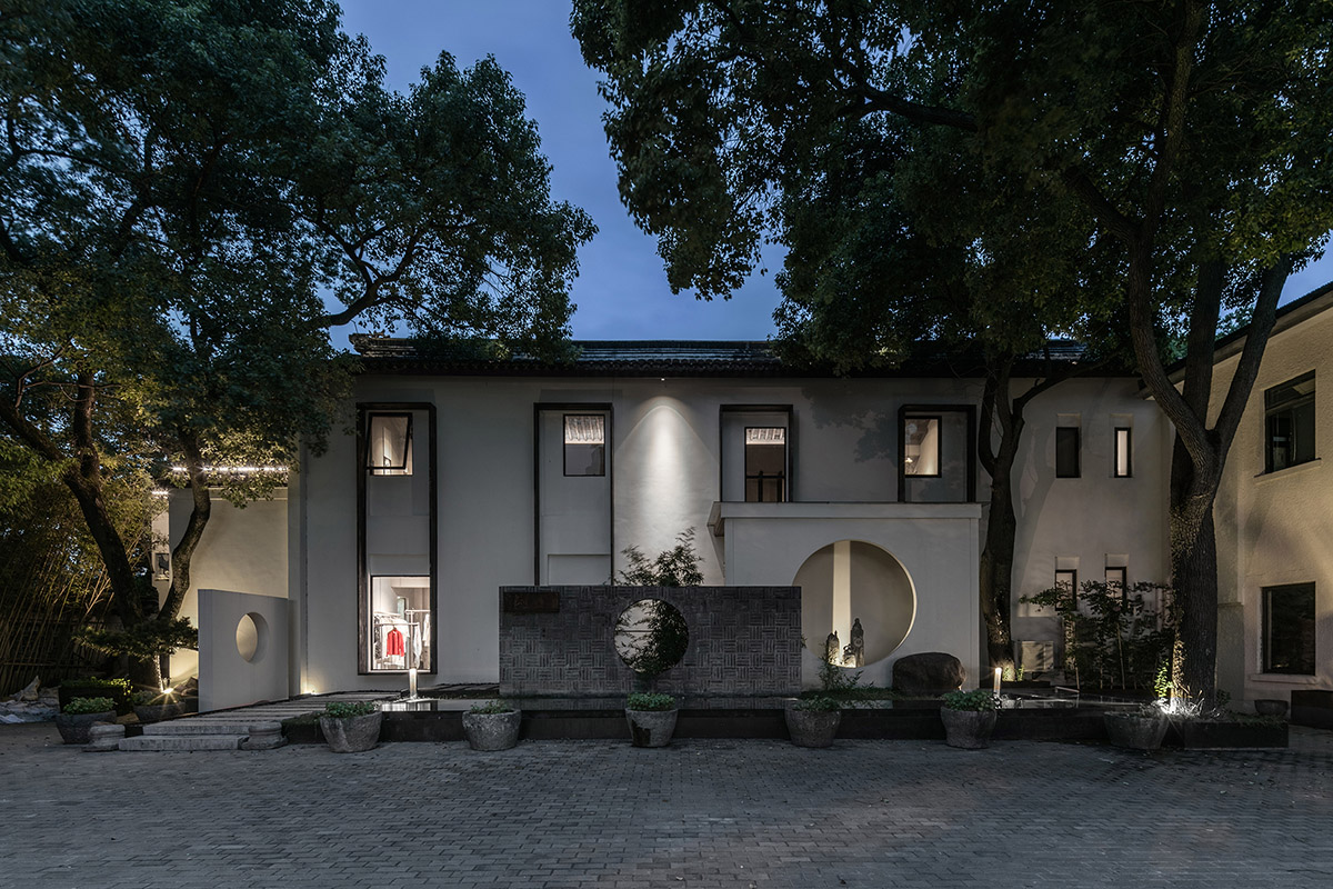 Yiduan Shanghai Interior Design Combined Zenist Spirit into the Headquarters of a Clothing Brand