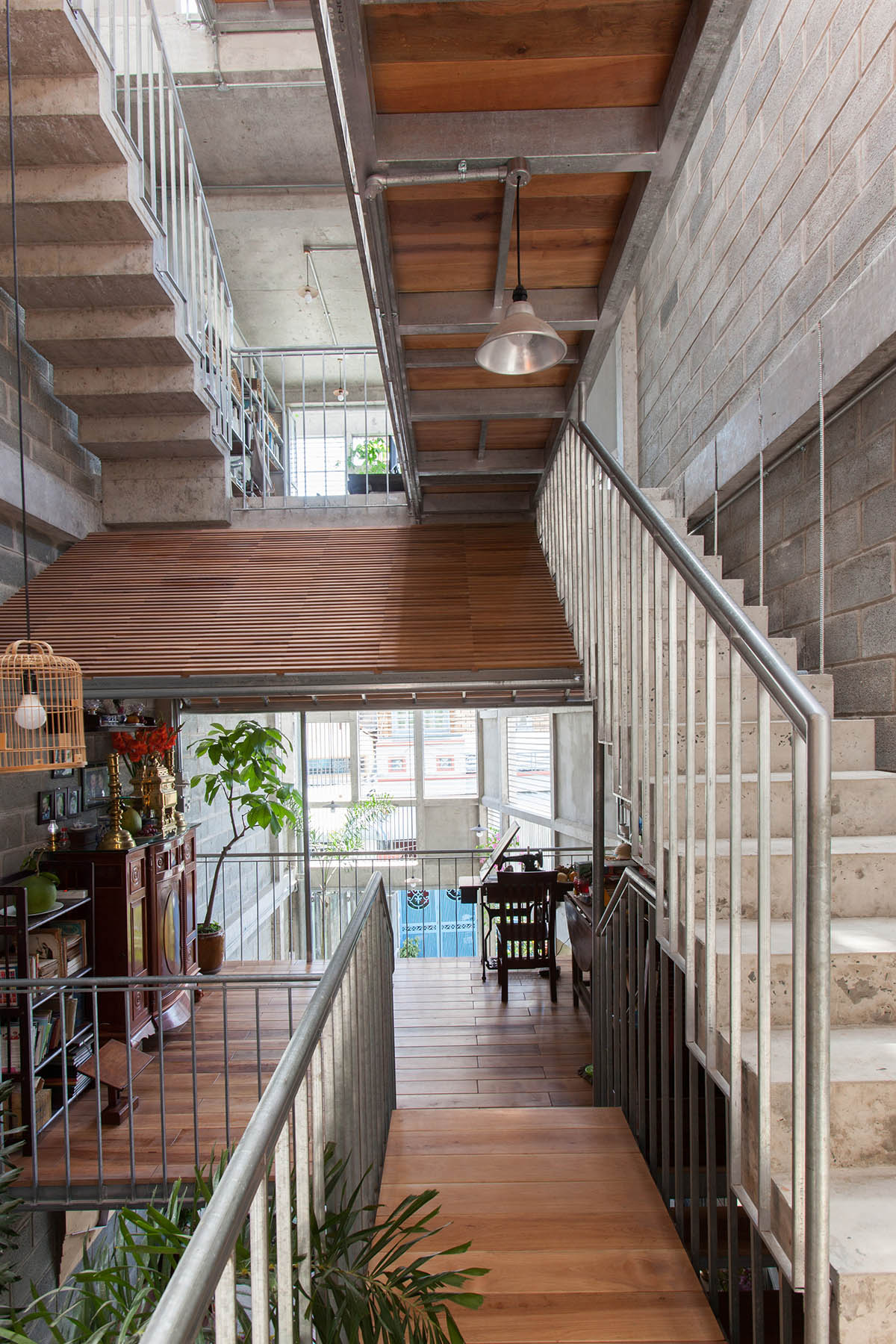 K59 Atelier completes its own atelier and house in cubic volumes filled with green in Vietnam