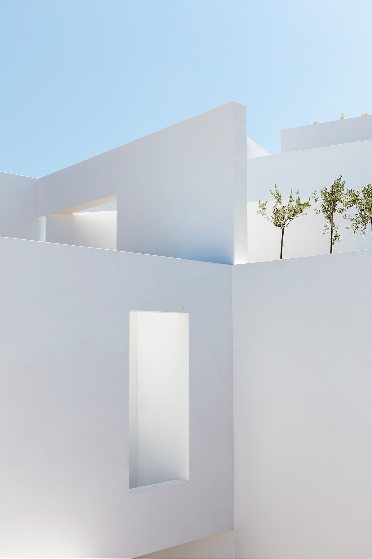 Kapsimalis Architects adds this summer villa featuring orthogonal lines to the Santorini Island