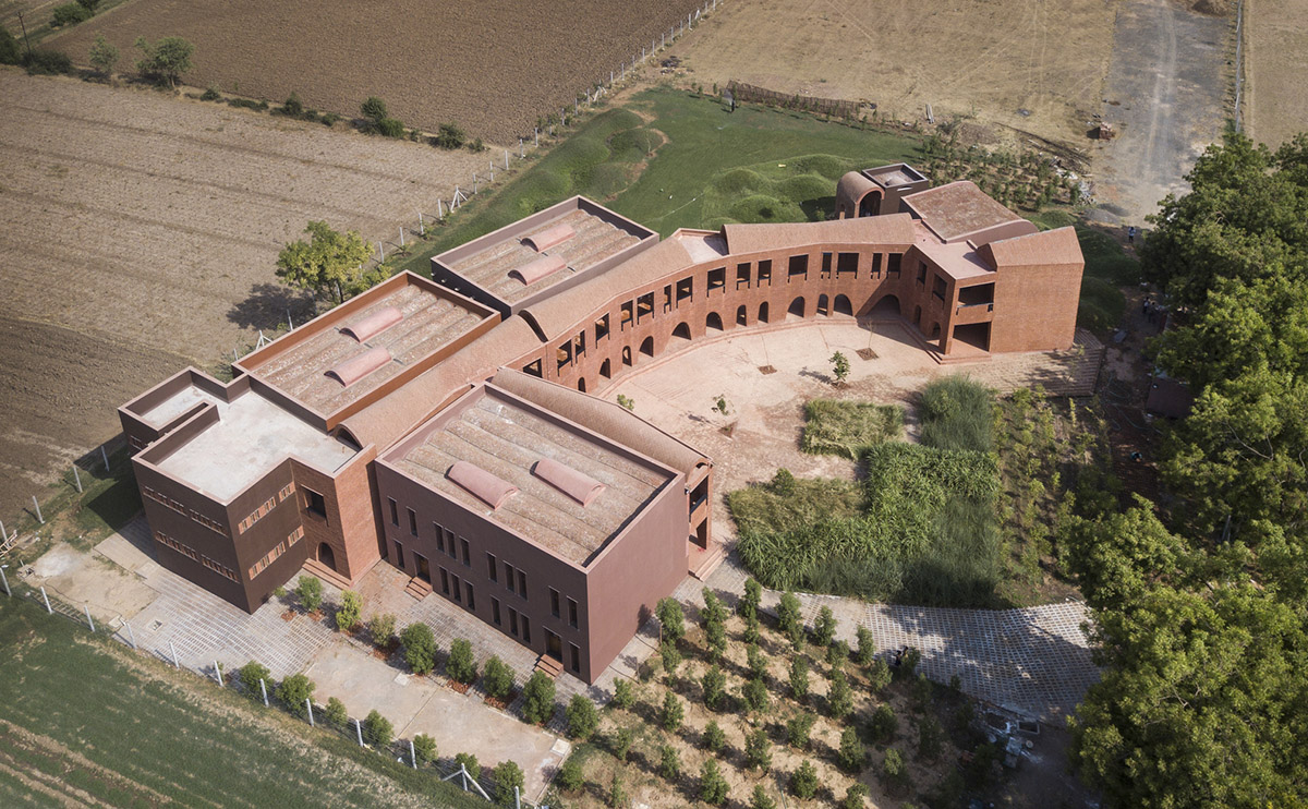 A school built from tilted brick vaults evoke a child's freedom in India