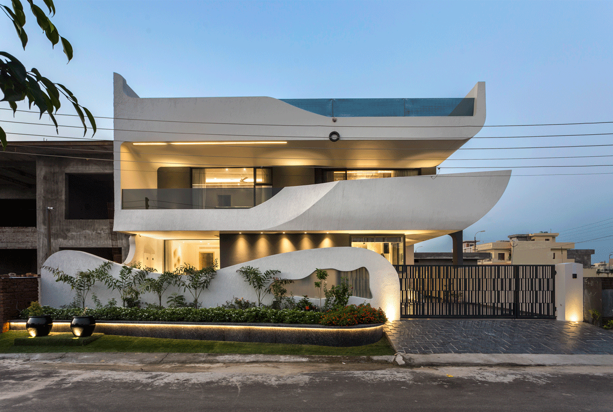 A fluidic Contemporary Abode, perversely distinctive from the precincts of Punjab, India