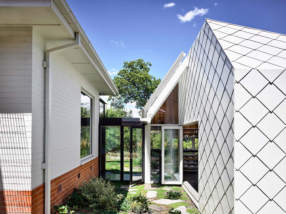 Austin Maynard Architects extends existing post-war Canberra house with two shingle-clad pavilions