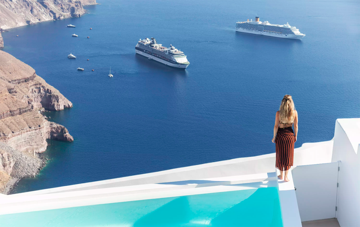 Kapsimalis Architects' Summer Residence in Santorini presents exploration of amorphous curves