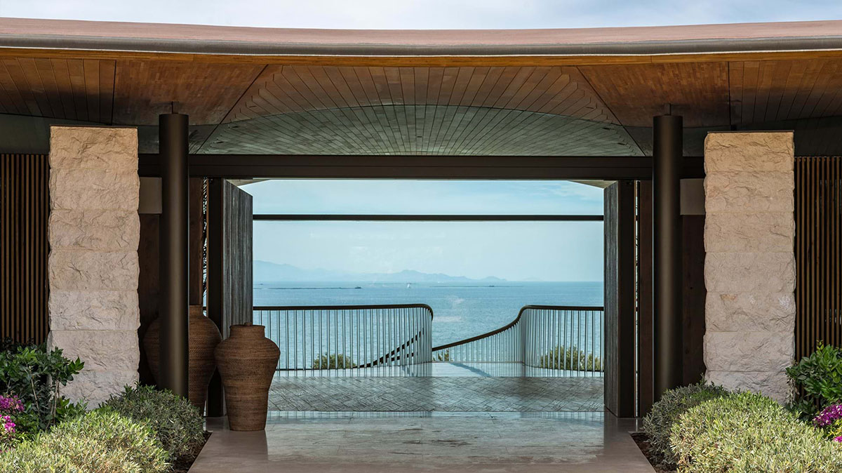 Foster + Partners completes new private villa featuring 