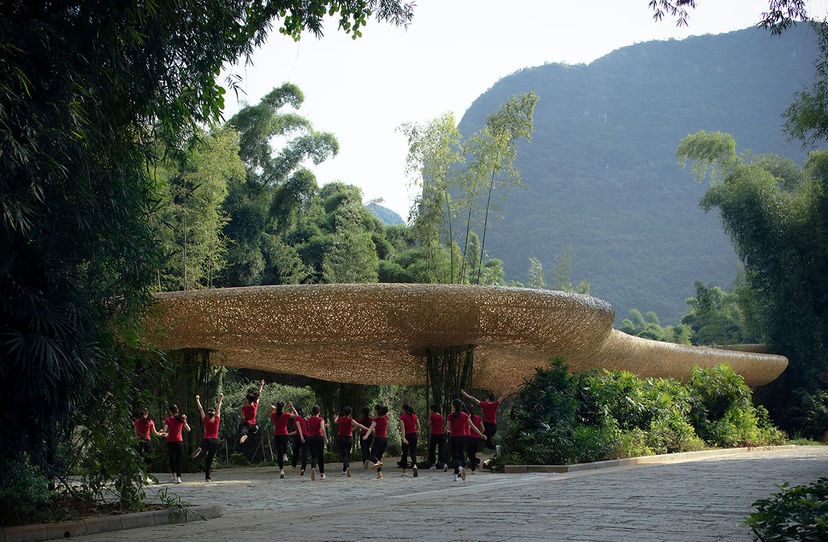 Undulating pavilion by IILab. mimics its surrounding with hand-woven bamboo canopies in Guilin, China