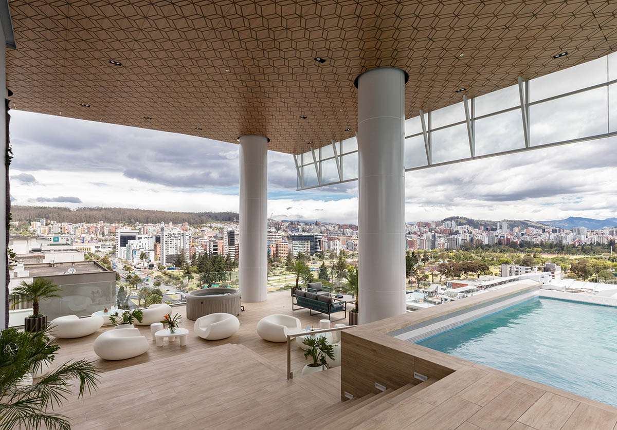 Carlos Zapata completes Unique tower with curved glass skin in Quito