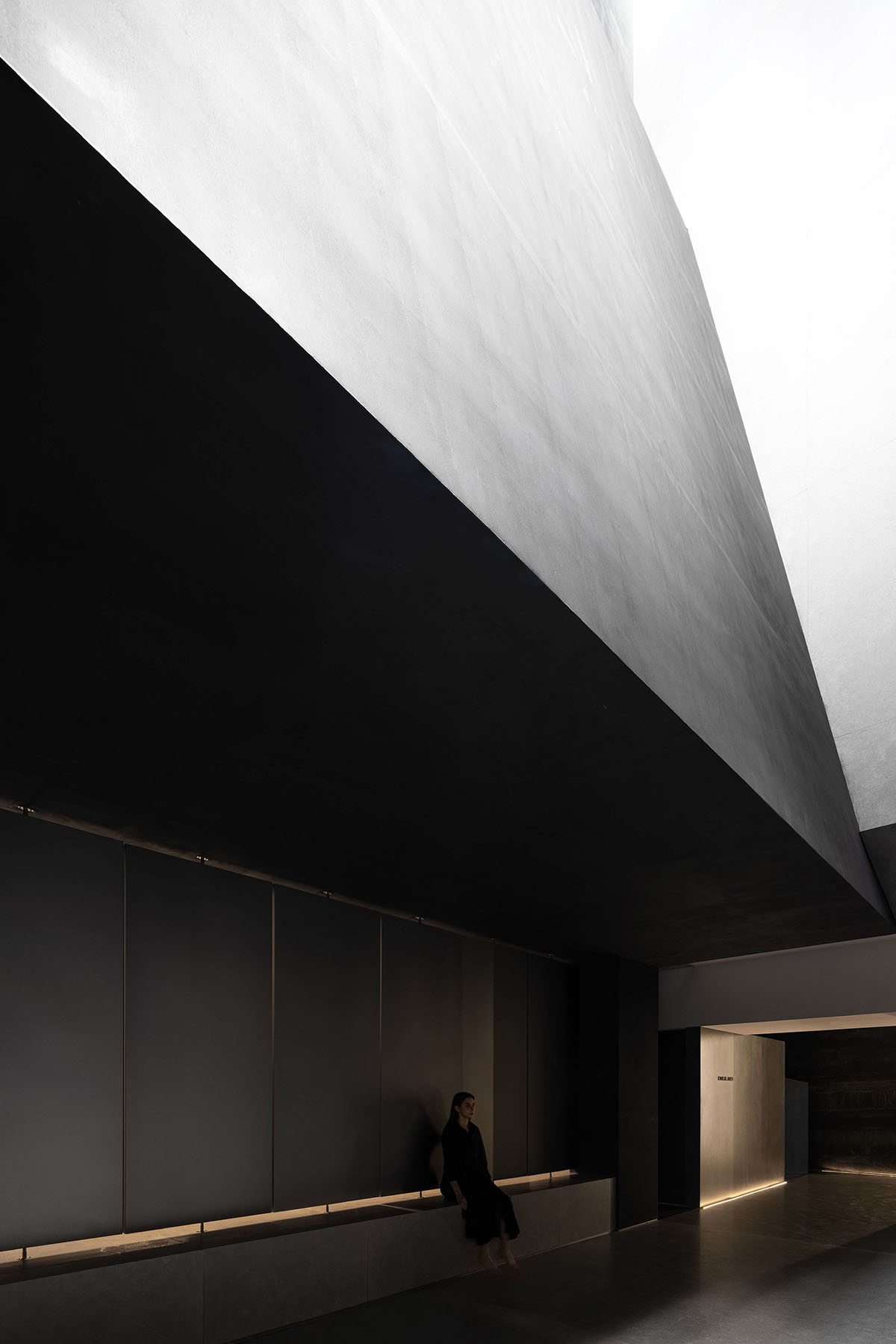 AD ARCHITECTURE creates dark interiors for showroom playing with light and sharp geometries in Foshan