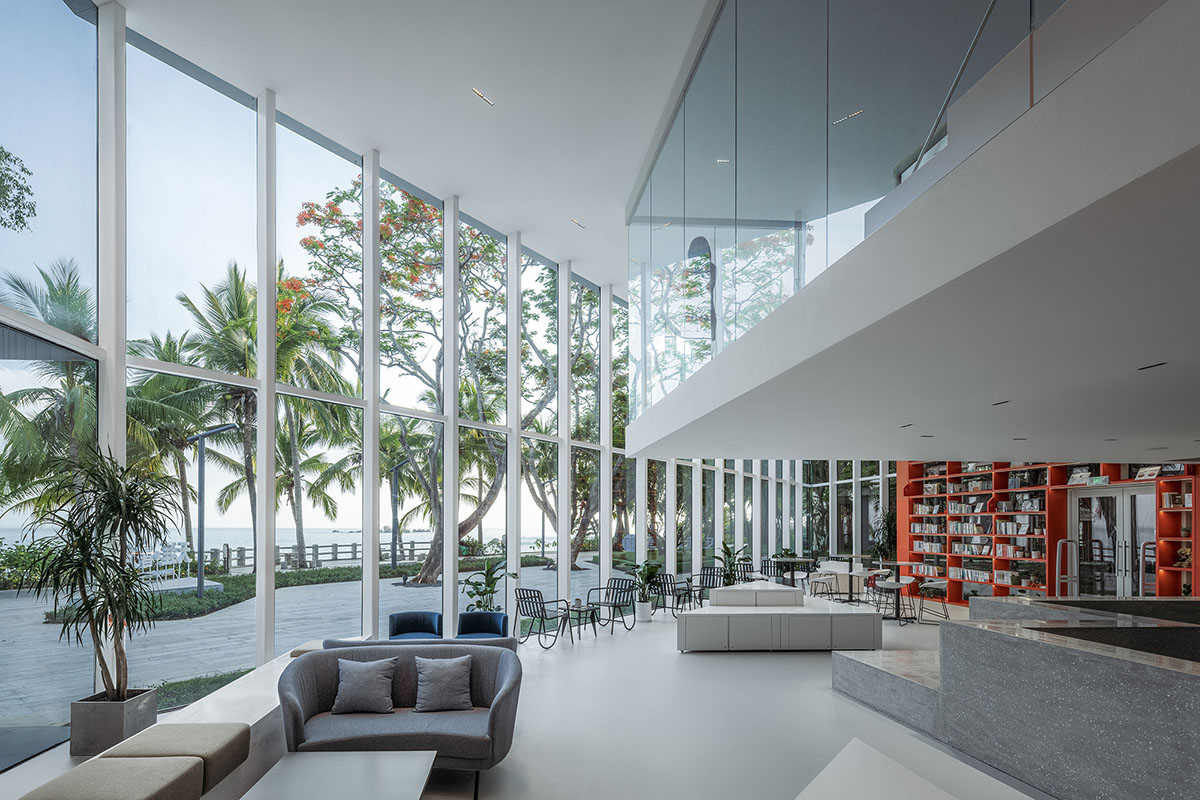 Wutopia Lab elaborates bookstore with red triangular bookshelves for Tianya Books in China 