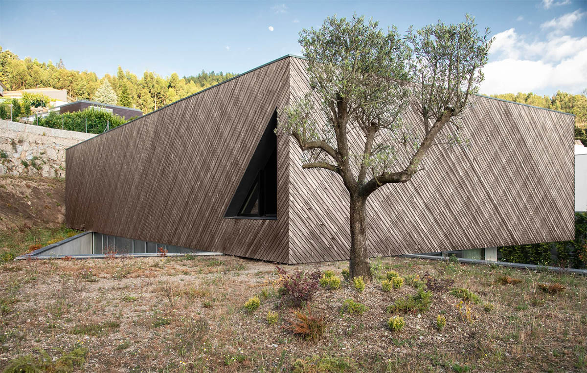 Rem'a Arquitectos built this rotating house according to site parameters in Portugal