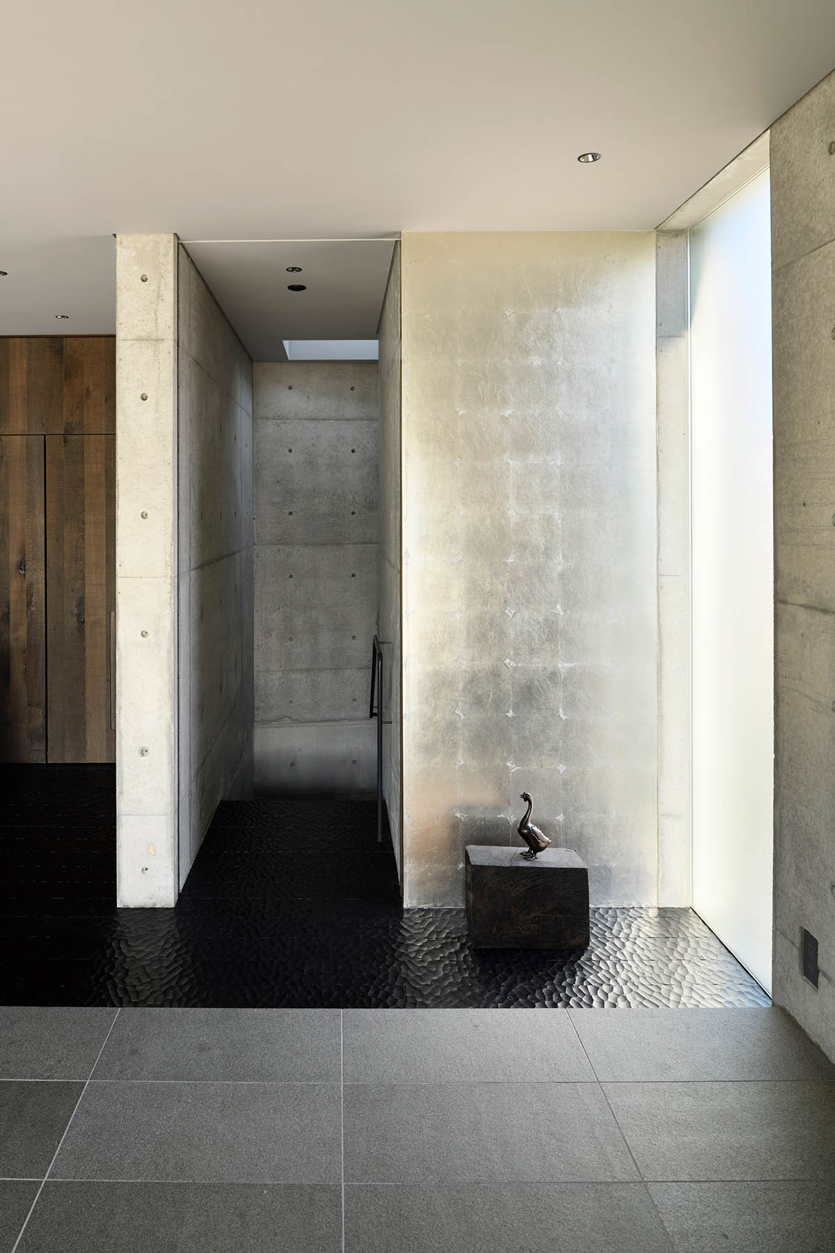 Gosize combines its office and residence on a natural stone base in Japan