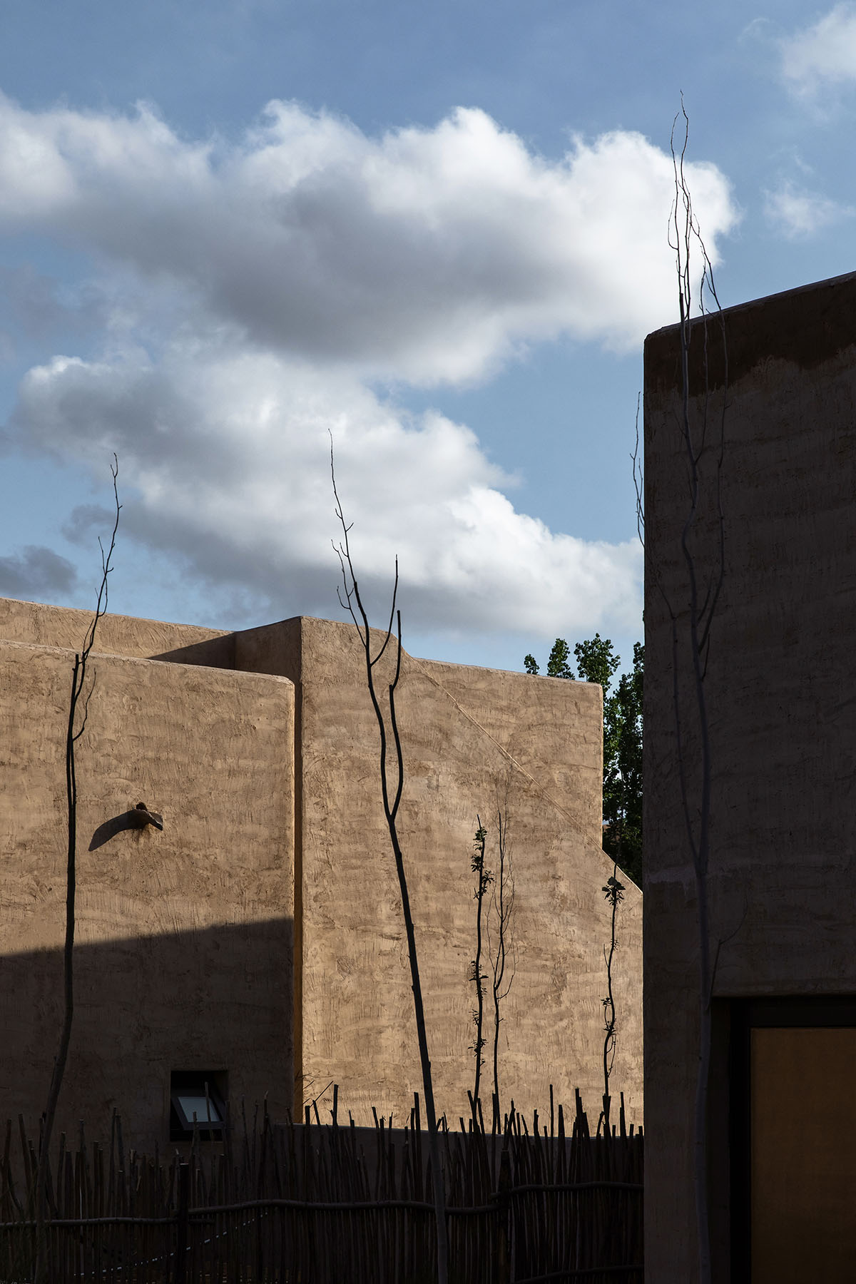 DAS Lab completes Lost Villa Boutique Hotel with earth-toned colours and smooth details in Ningxia