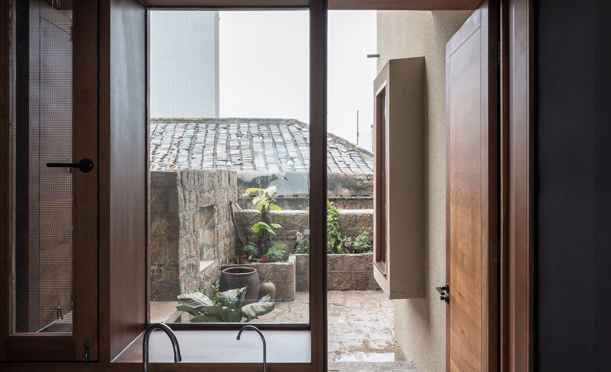 Vector Architects renovates Captain’s House with vaulted roof in China