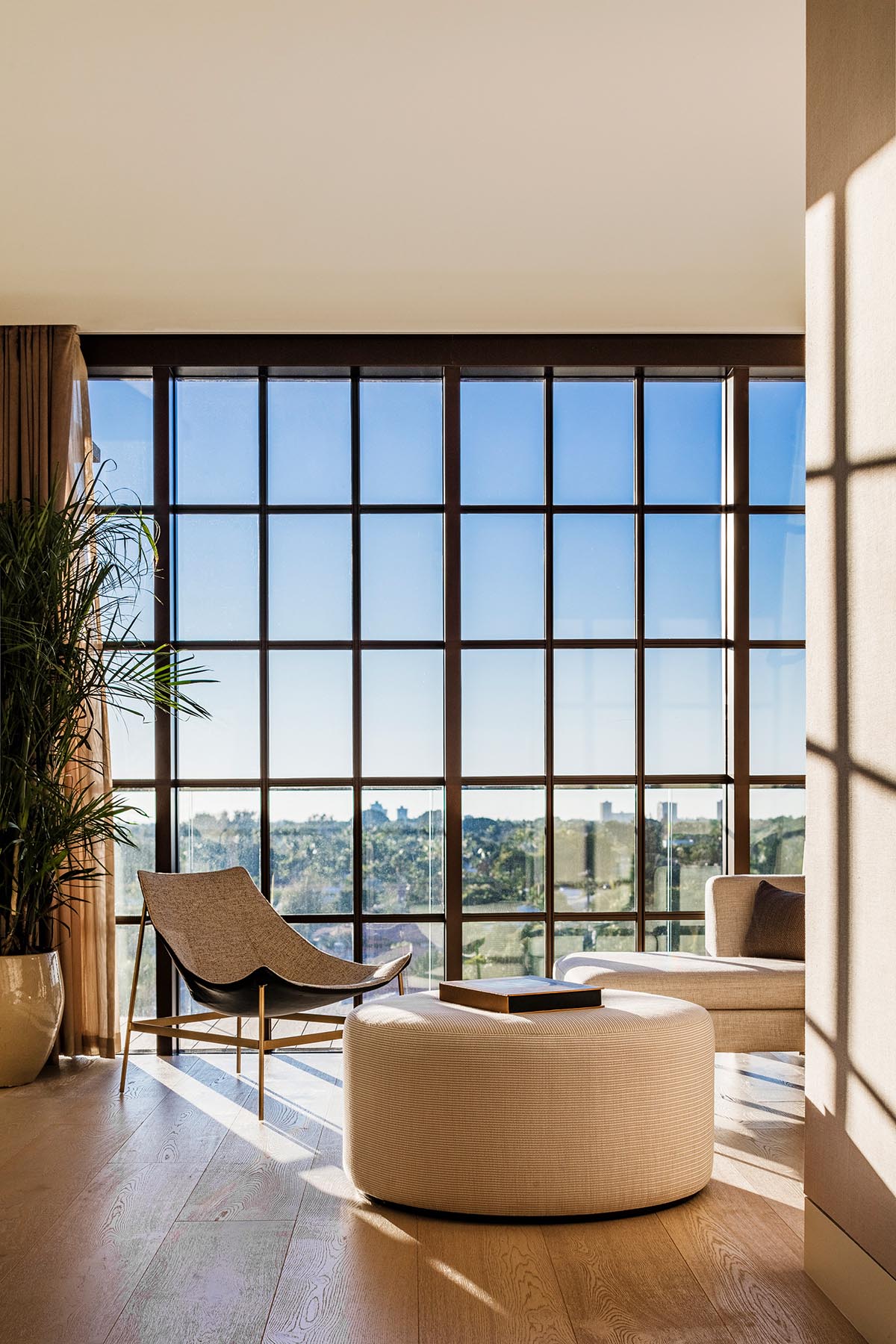 Antonio Citterio Patricia Viel built new condominium that features extruded horizontal terraces