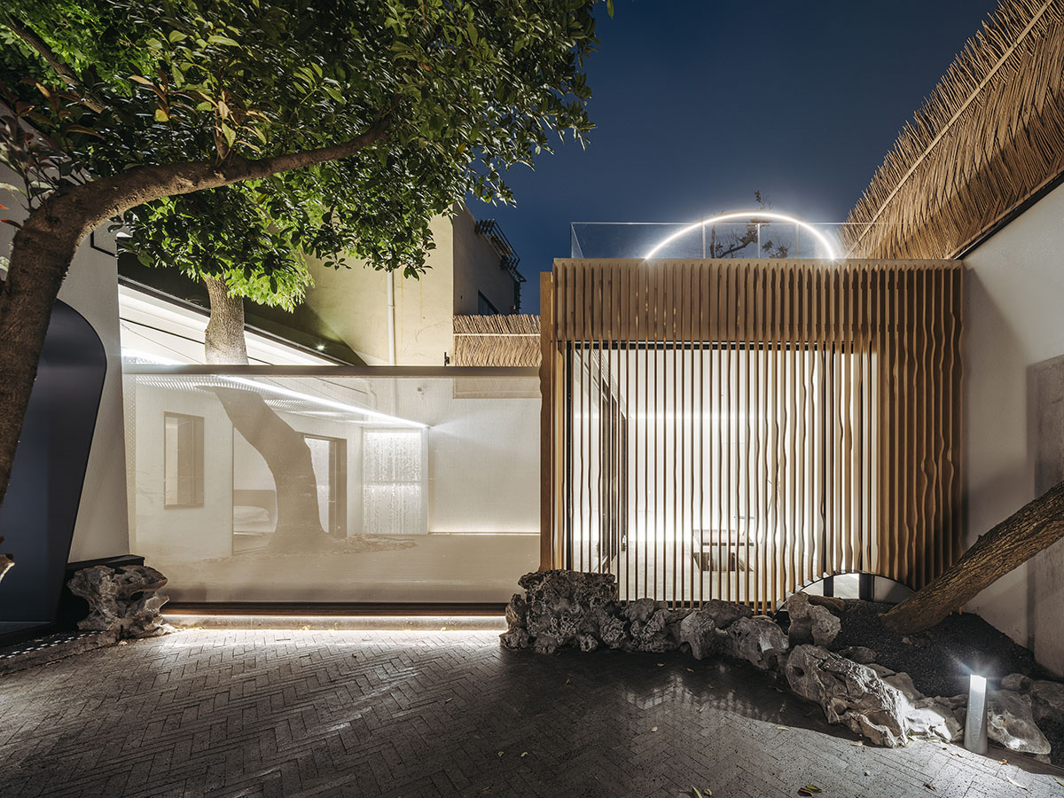 Wutopia Lab designs Hiding House featuring a micro Chinese garden in Shanghai