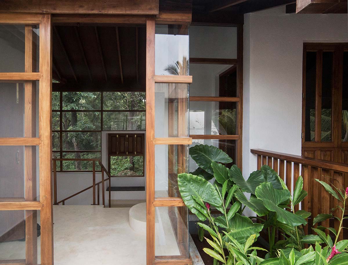 Field Atelier built house with free flowing internal courtyards in North Goa, India