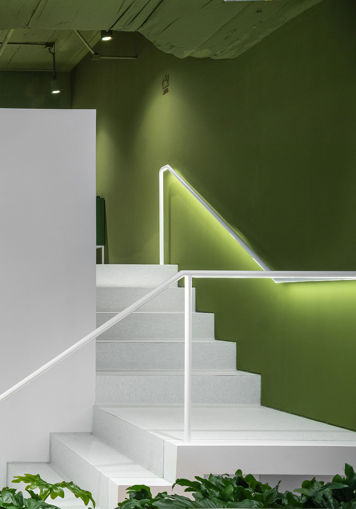 QUCESS Design completes Inno. EcoSLab combining white and green colors to energize interiors