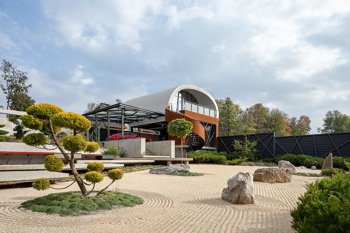 Nat Telichenko completes retro-futuristic Baan Bubble Dome House in Kharkiv, Ukraine