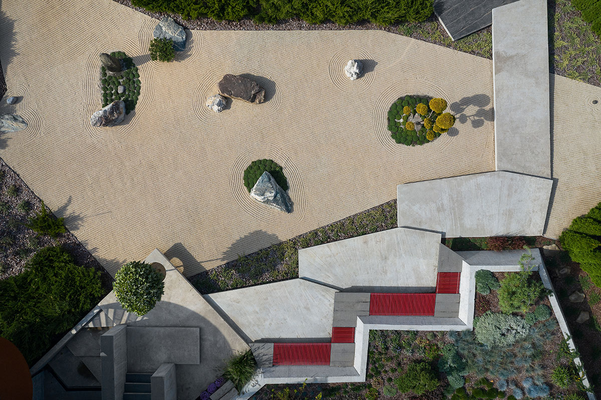 Nat Telichenko completes retro-futuristic Baan Bubble Dome House in Kharkiv, Ukraine