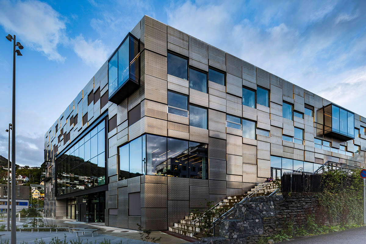 Snøhetta completes new Art School creating metallic effect in the city of Bergen