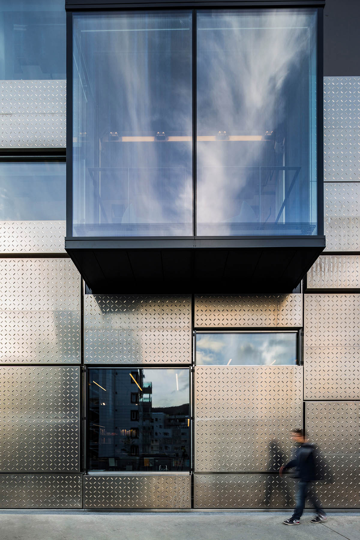 Snøhetta completes new Art School creating metallic effect in the city of Bergen