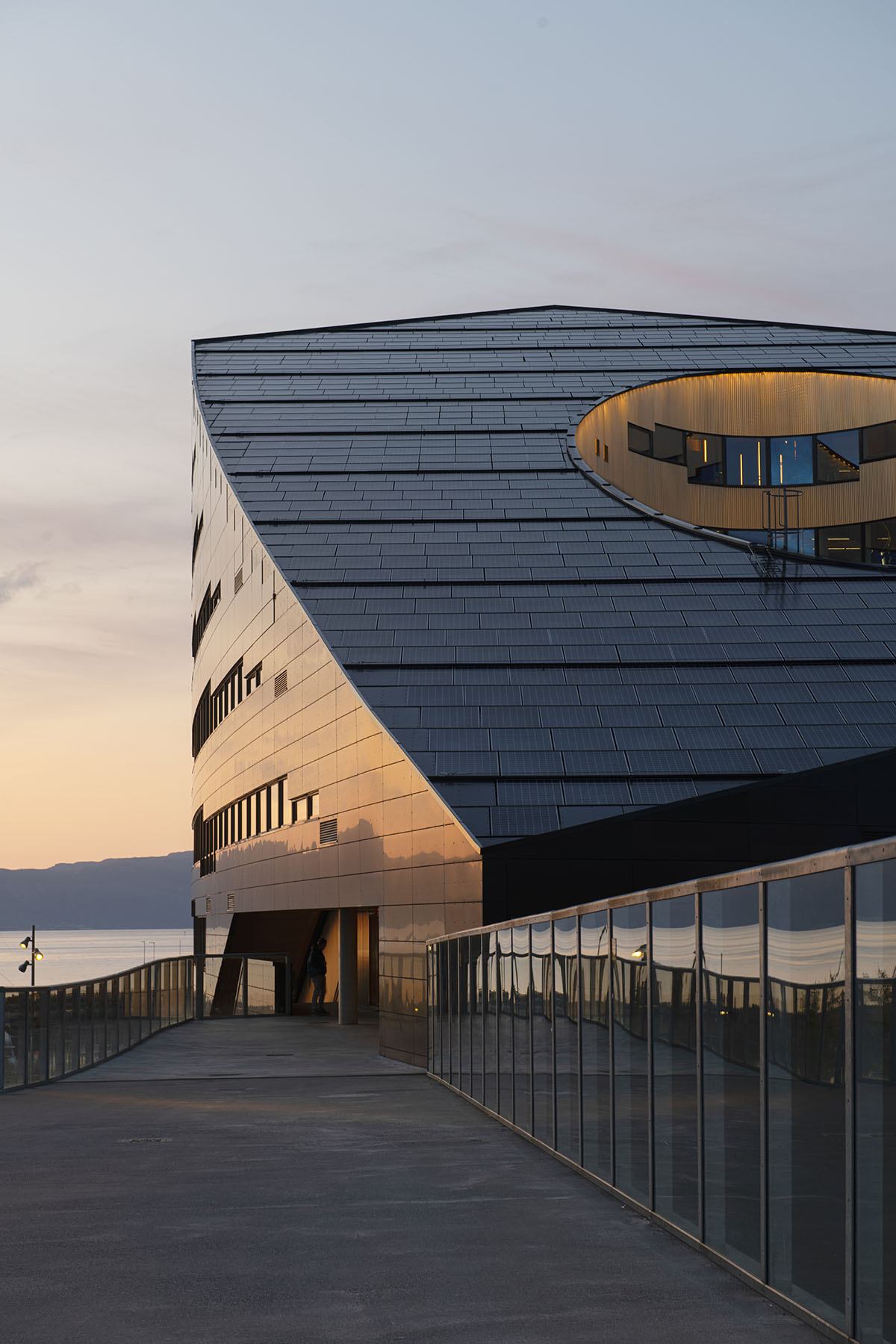 Snøhetta's new office building produces more energy than it consumes in Norway