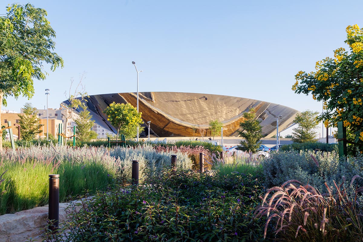 Snøhetta built a station that features a mirror-like overhang structure in Riyadh