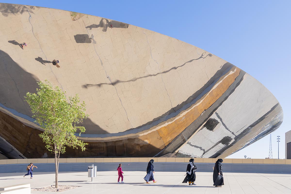 Snøhetta built a station that features a mirror-like overhang structure in Riyadh
