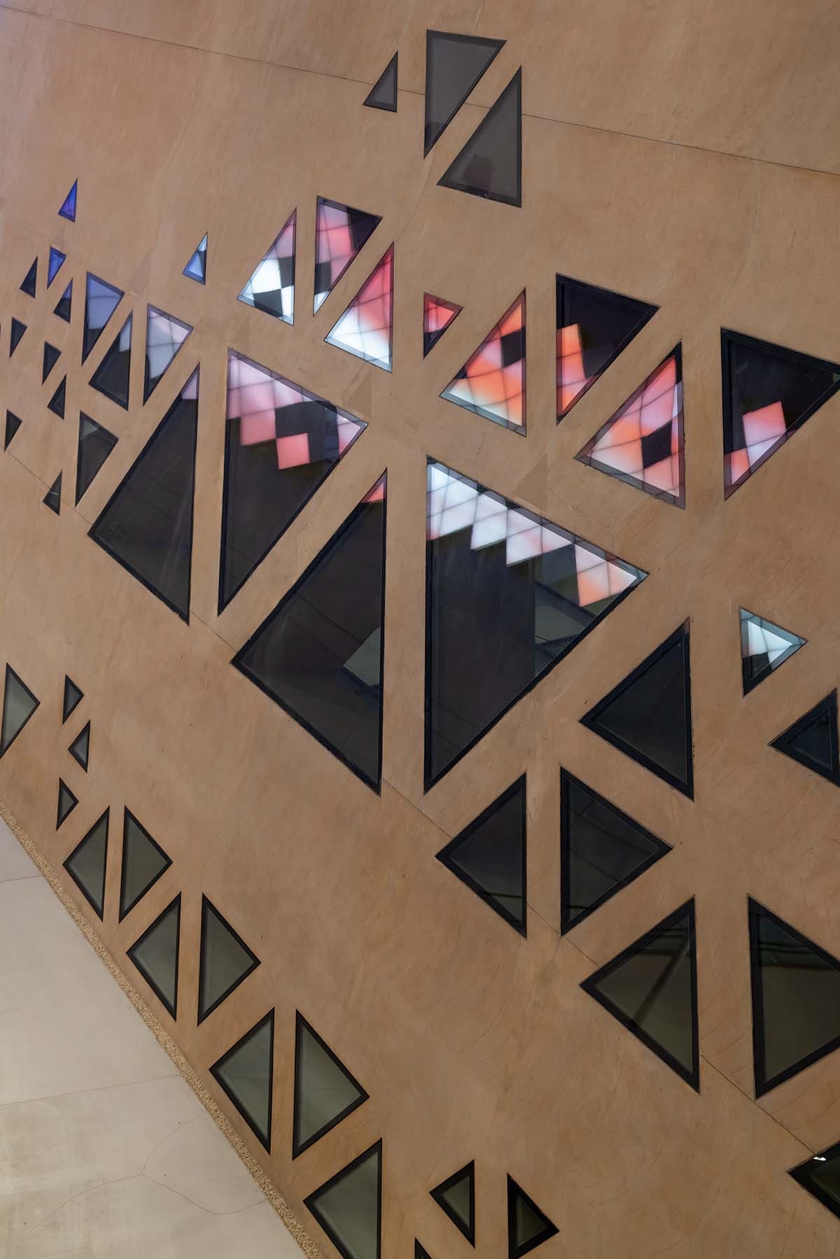 Snøhetta built a station that features a mirror-like overhang structure in Riyadh