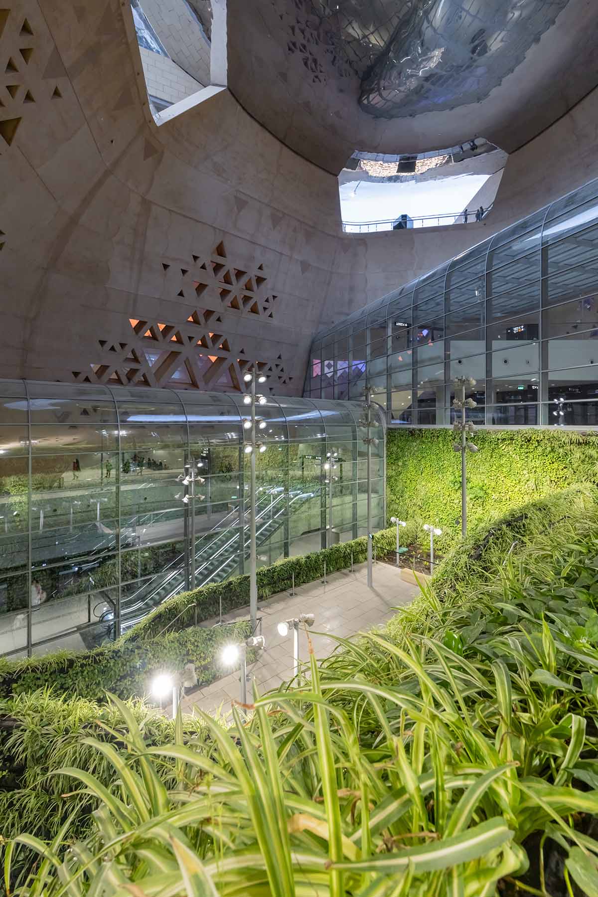 Snøhetta built a station that features a mirror-like overhang structure in Riyadh