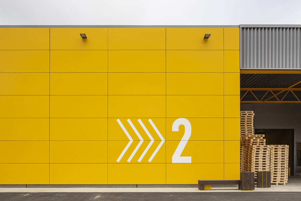 Sn&oslash;hetta completes new fishing facility with colorful volumes in Northern Norway