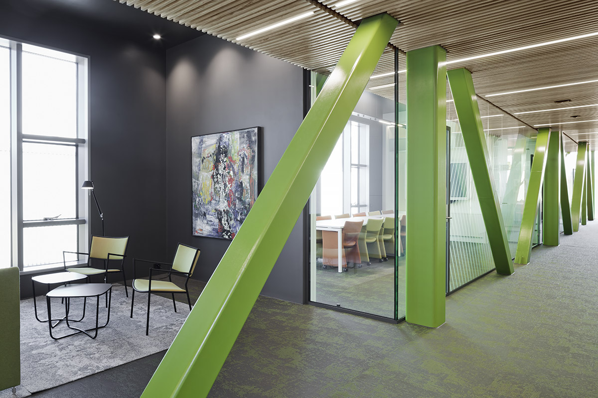 Sn&oslash;hetta completes new fishing facility with colorful volumes in Northern Norway