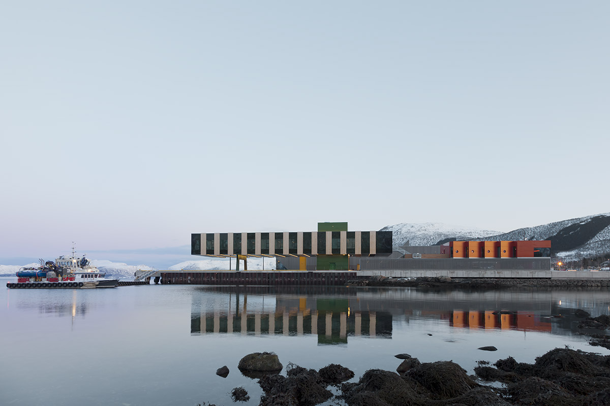 Sn&oslash;hetta completes new fishing facility with colorful volumes in Northern Norway