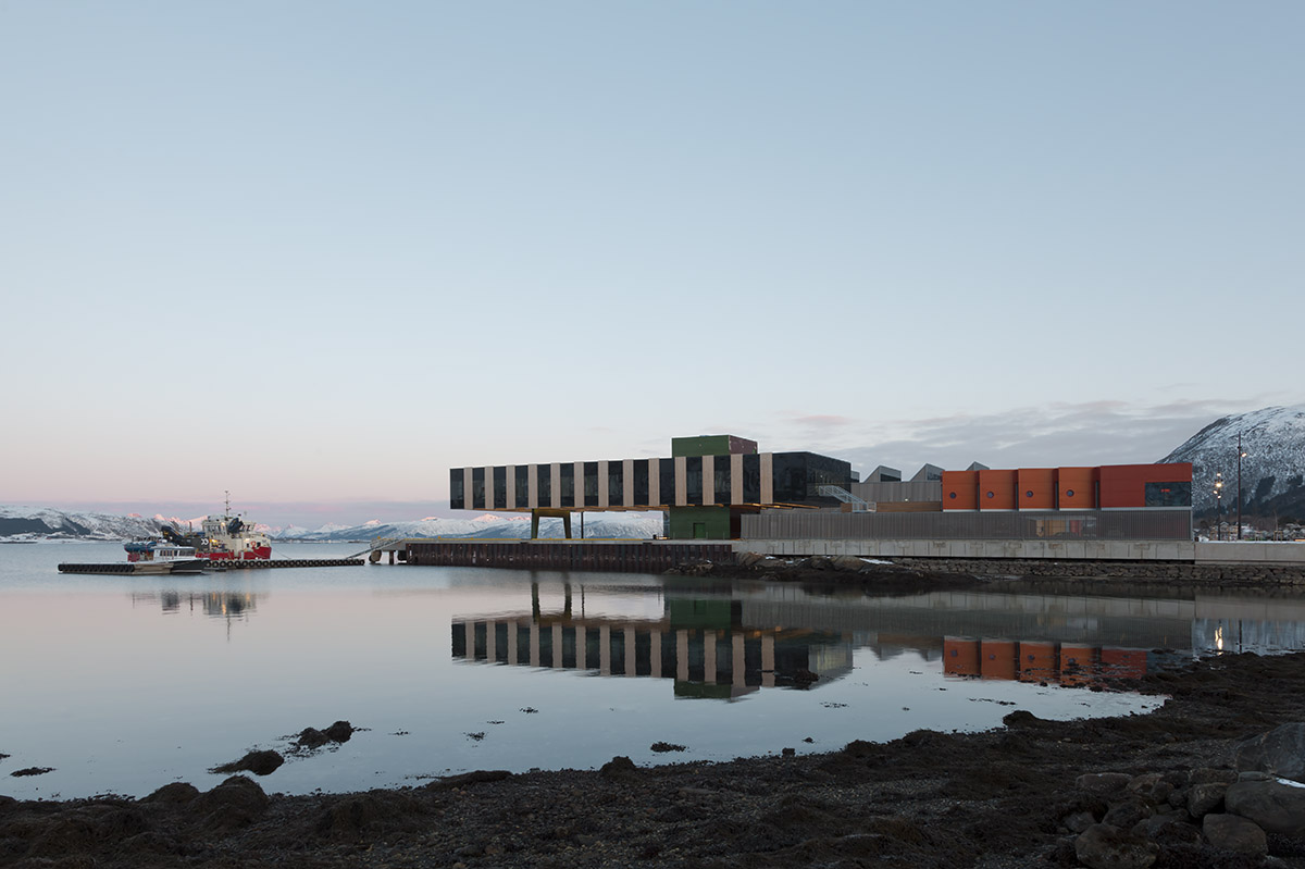 Sn&oslash;hetta completes new fishing facility with colorful volumes in Northern Norway