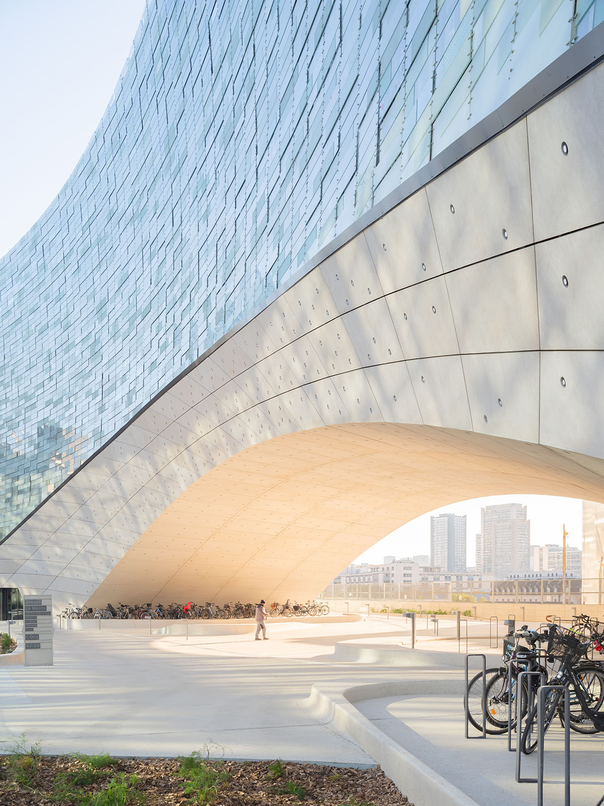 Snøhetta completes new headquarters for Le Monde Group in Paris with pixelated glass facade