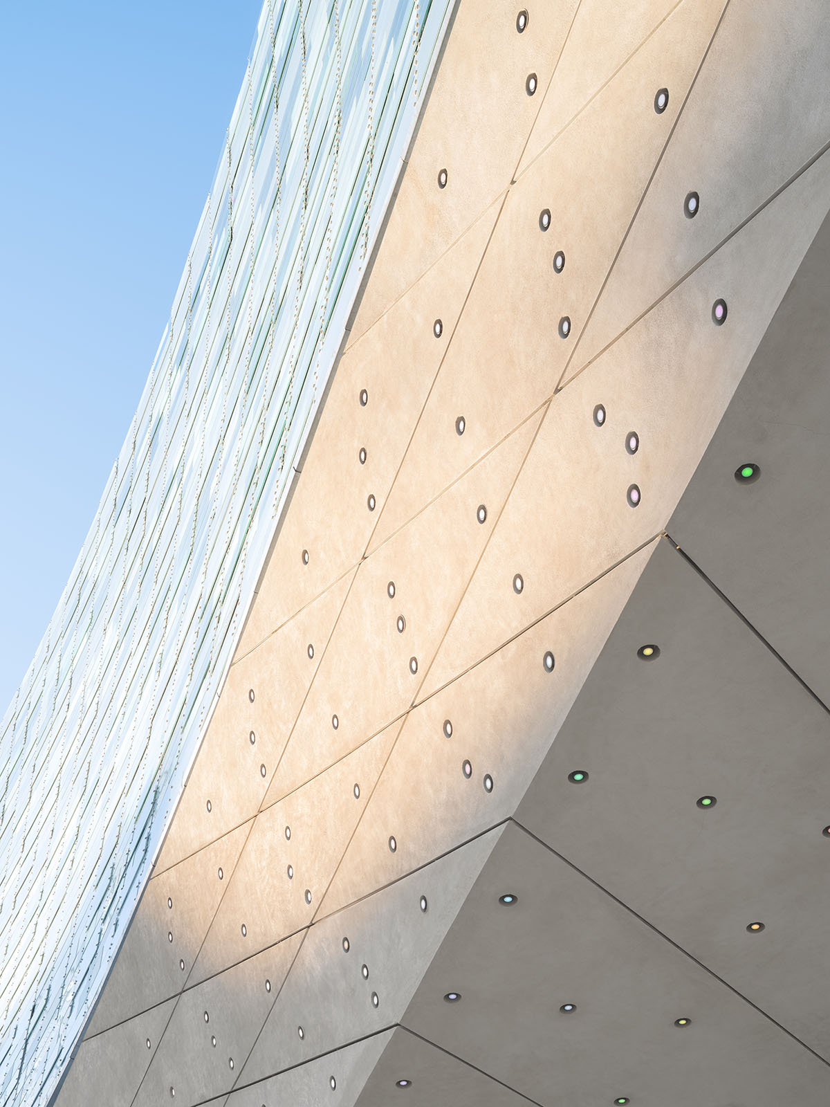 Snøhetta completes new headquarters for Le Monde Group in Paris with pixelated glass facade