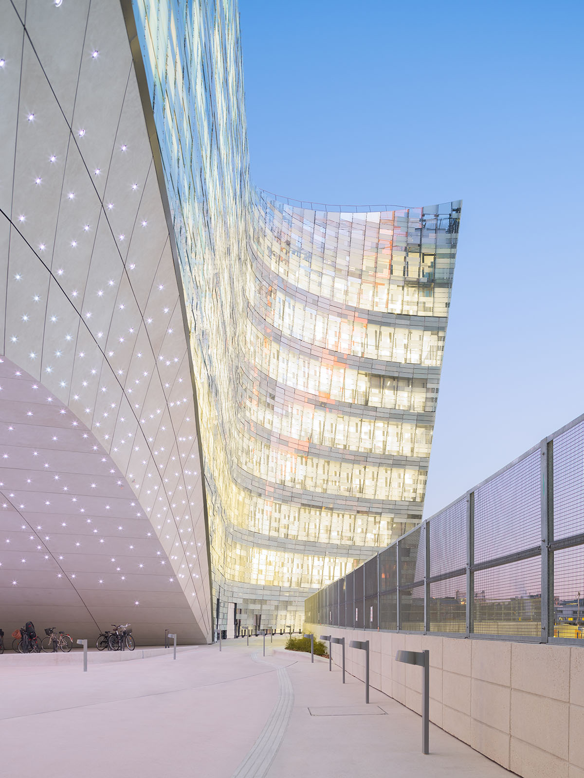 50 Avenue Pierre Mendès France 75013 Paris Snøhetta completes new headquarters for Le Monde Group in Paris with