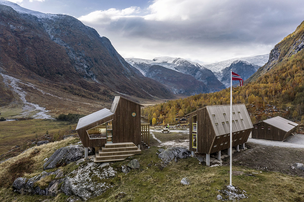 Snøhetta built pentagonal and oblique wooden cabins for hikers on the mountains of Luster