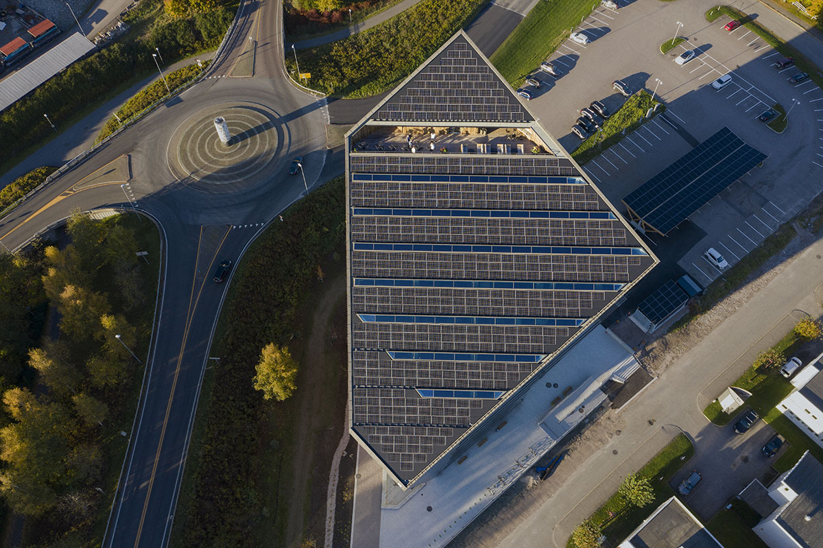Snøhetta reveals its 4th energy Positive Powerhouse in Telemark with energy producing façade and roof