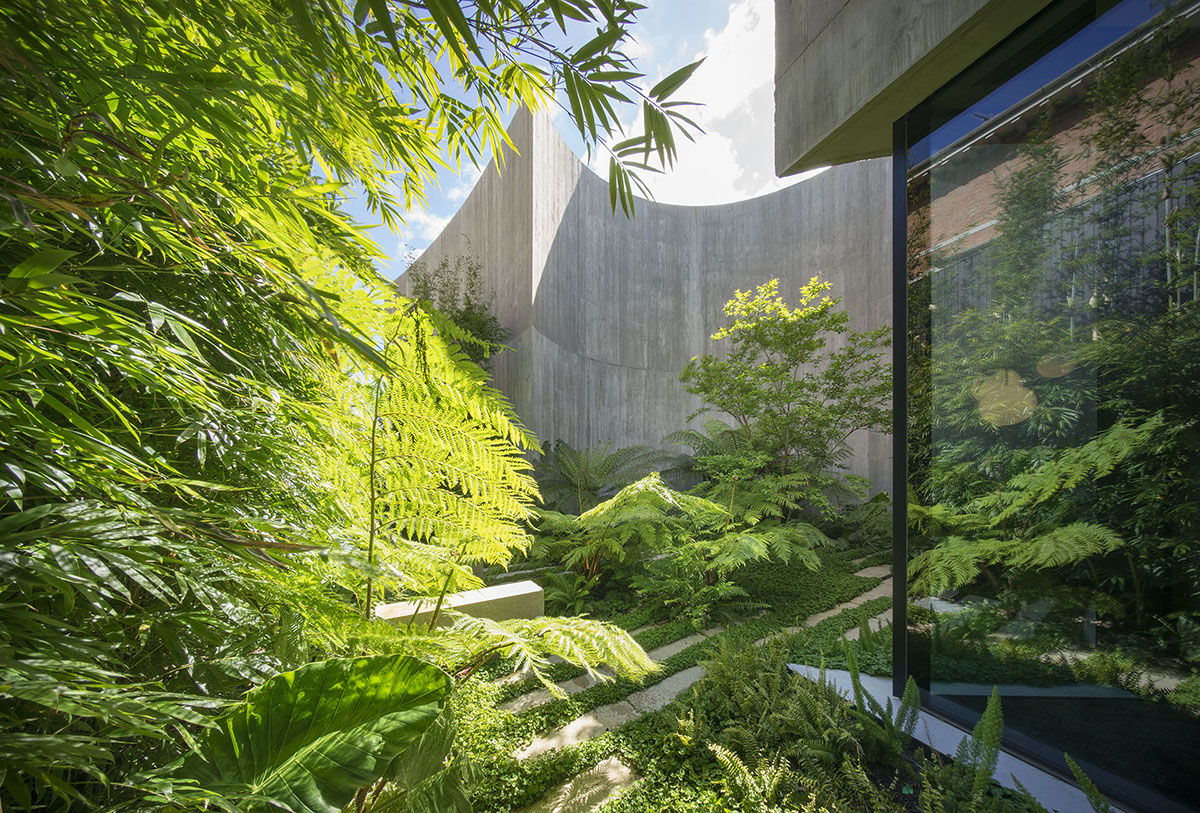 Wood Marsh built sculptural Towers Road House that features disc-shaped zinc roof in Toorak