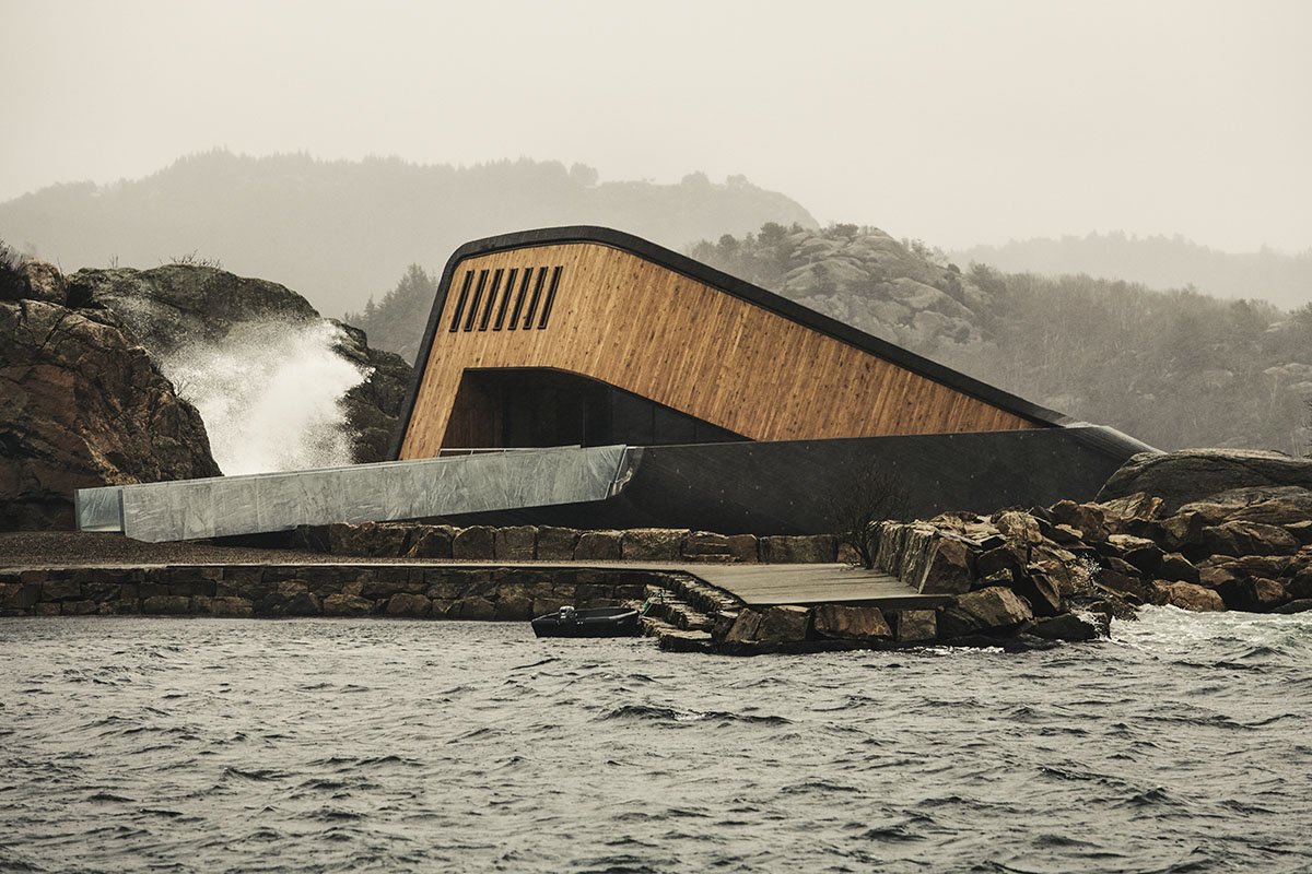 Snøhetta Completes Europe’s First Underwater Restaurant in Norway