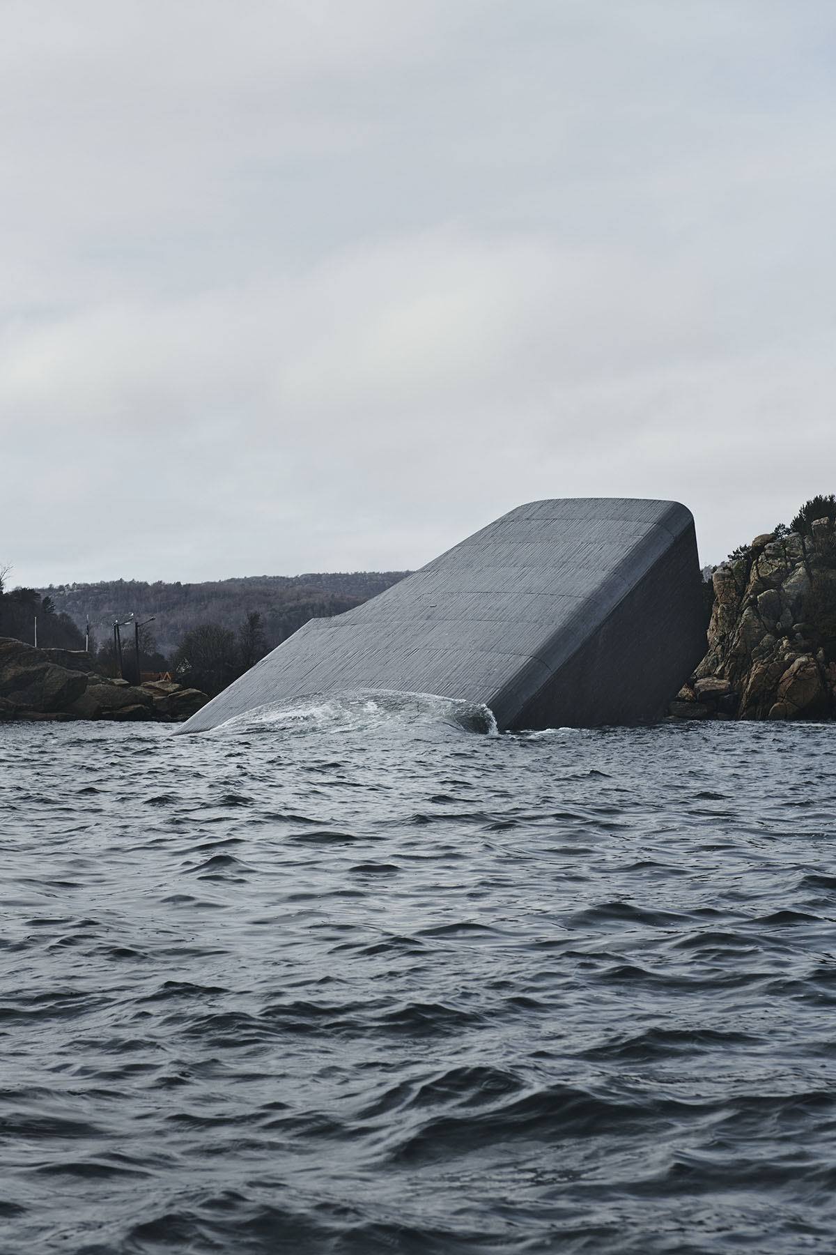Snøhetta Completes Europe’s First Underwater Restaurant in Norway