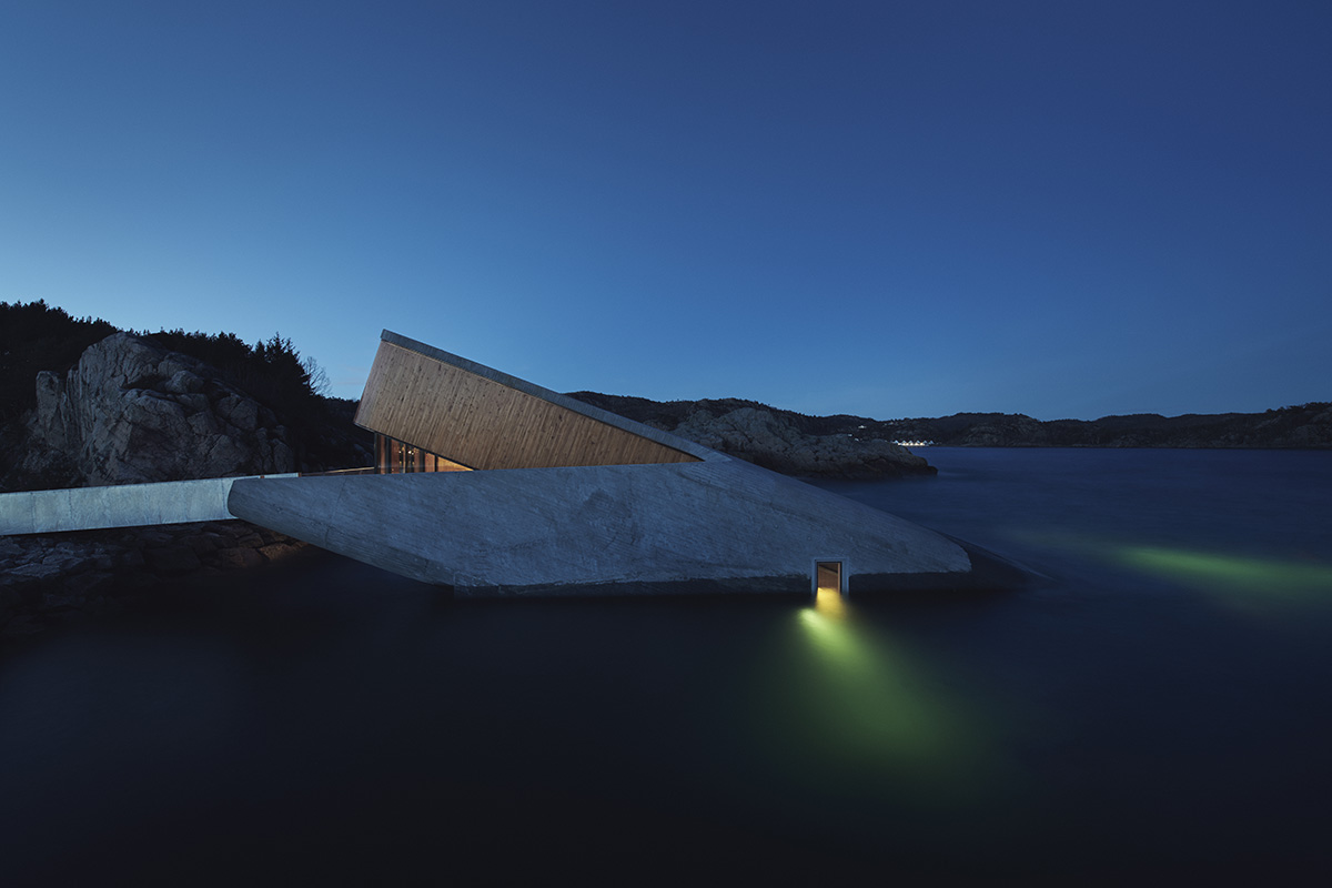 Snøhetta Completes Europe’s First Underwater Restaurant in Norway