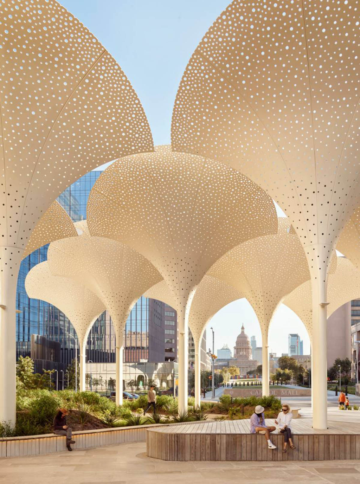 Snøhetta's Grounds Redesign for Blanton Museum of Art Greets Its Visitors