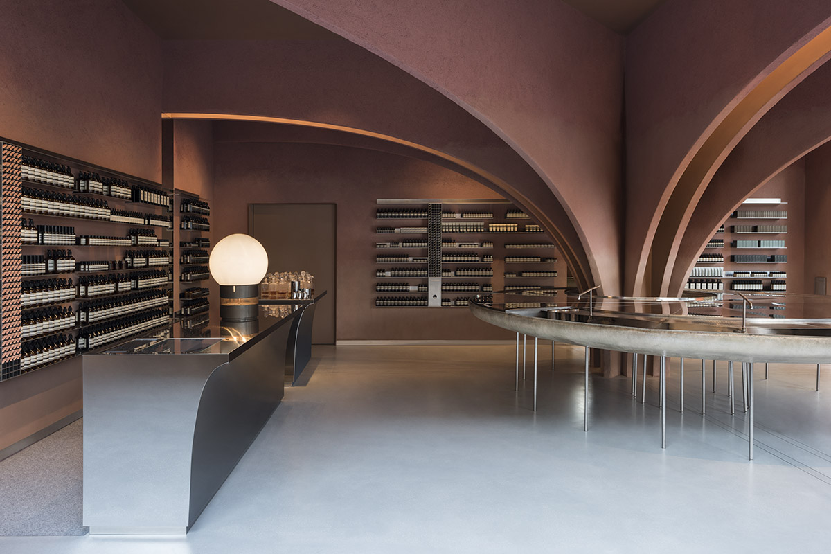 Snøhetta’s gigantic central column acts as a visual separator for Aesop’s new store in London