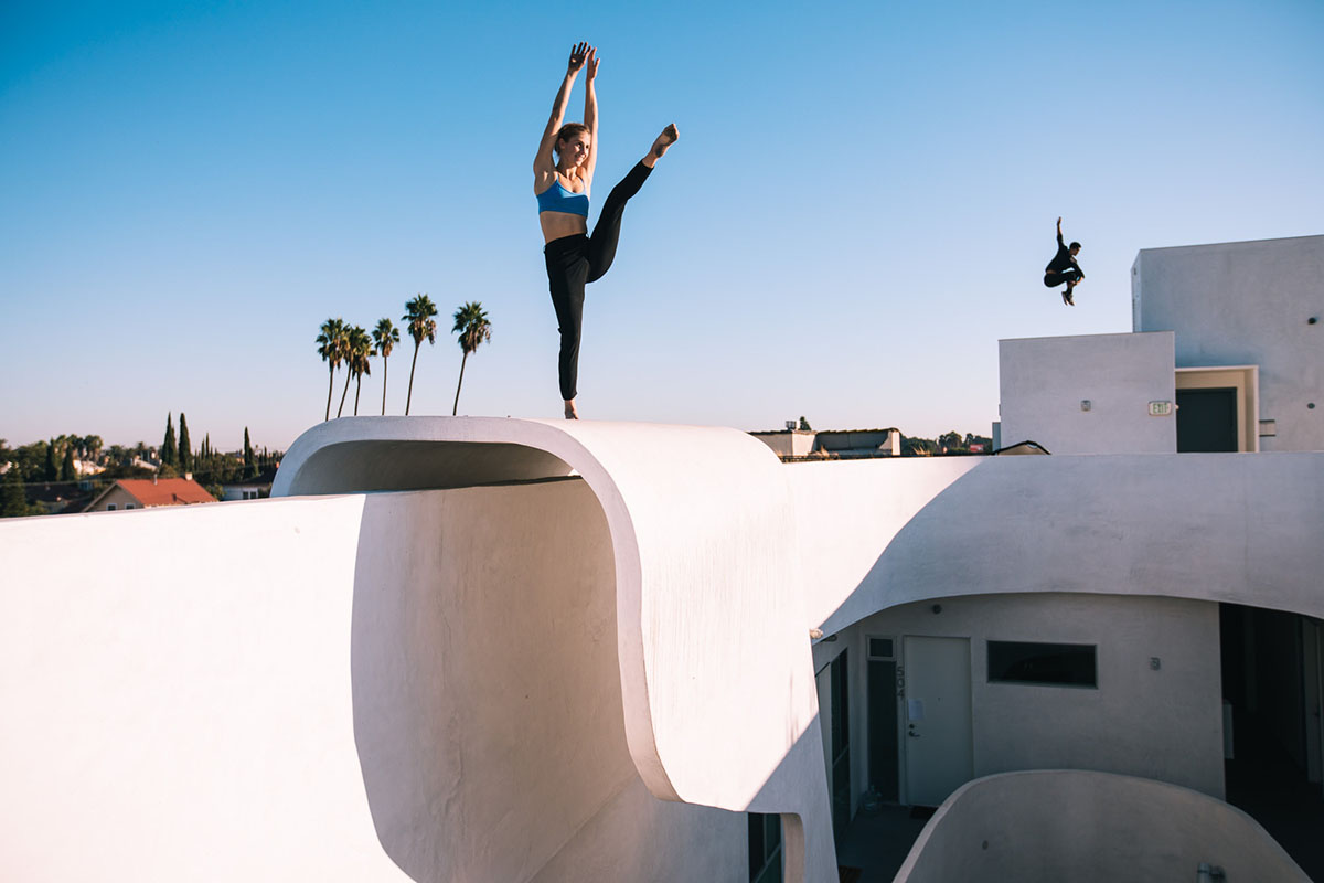 LOHA slightly pushes four sides of this apartment inward to adapt to its tight plot in Los Angeles