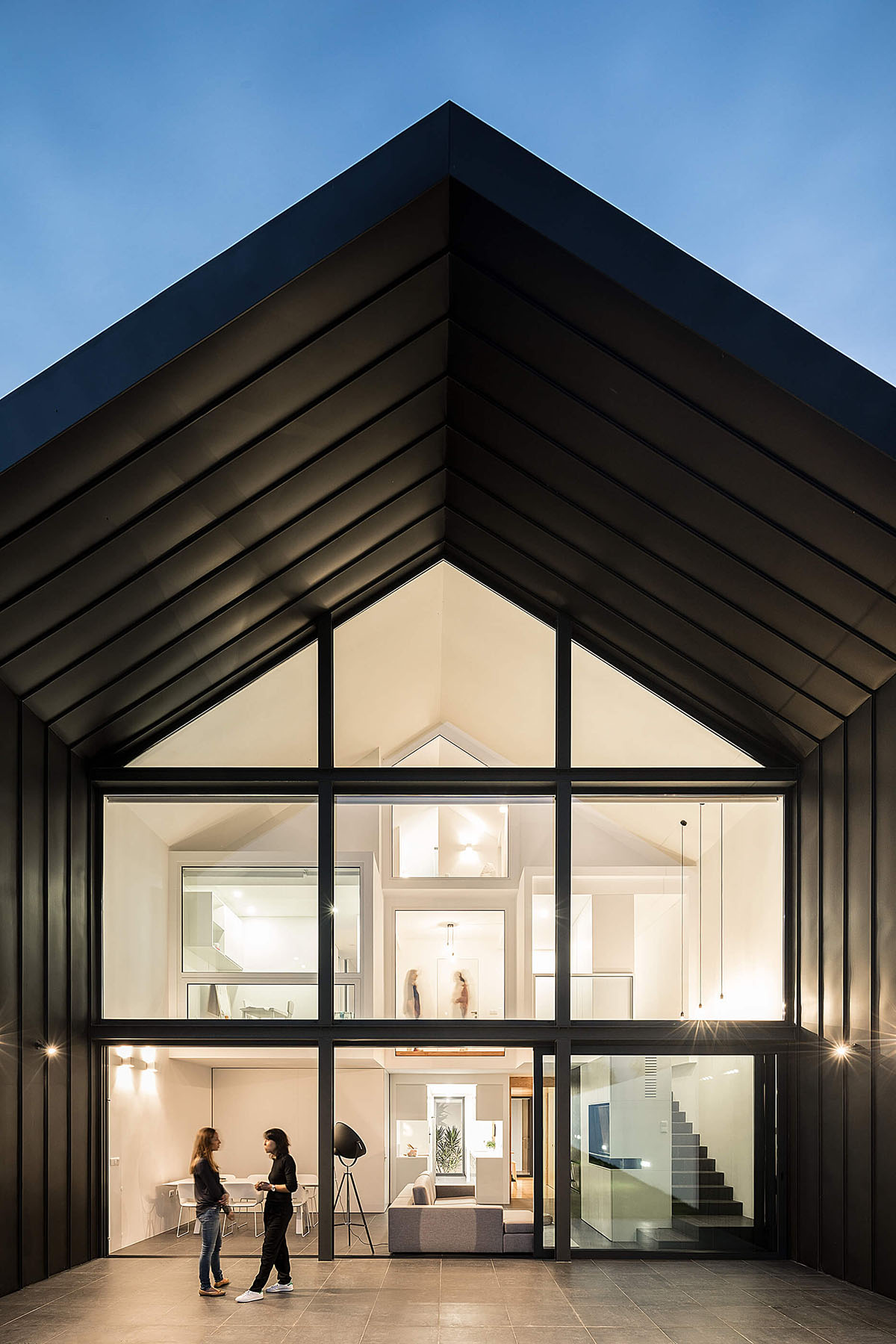 FRARI - Architecture Network completes Arch House in Portugal