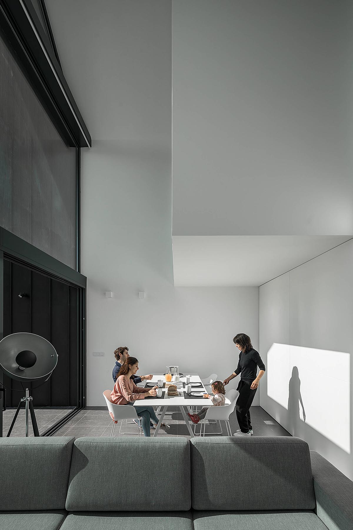 FRARI - Architecture Network completes Arch House in Portugal