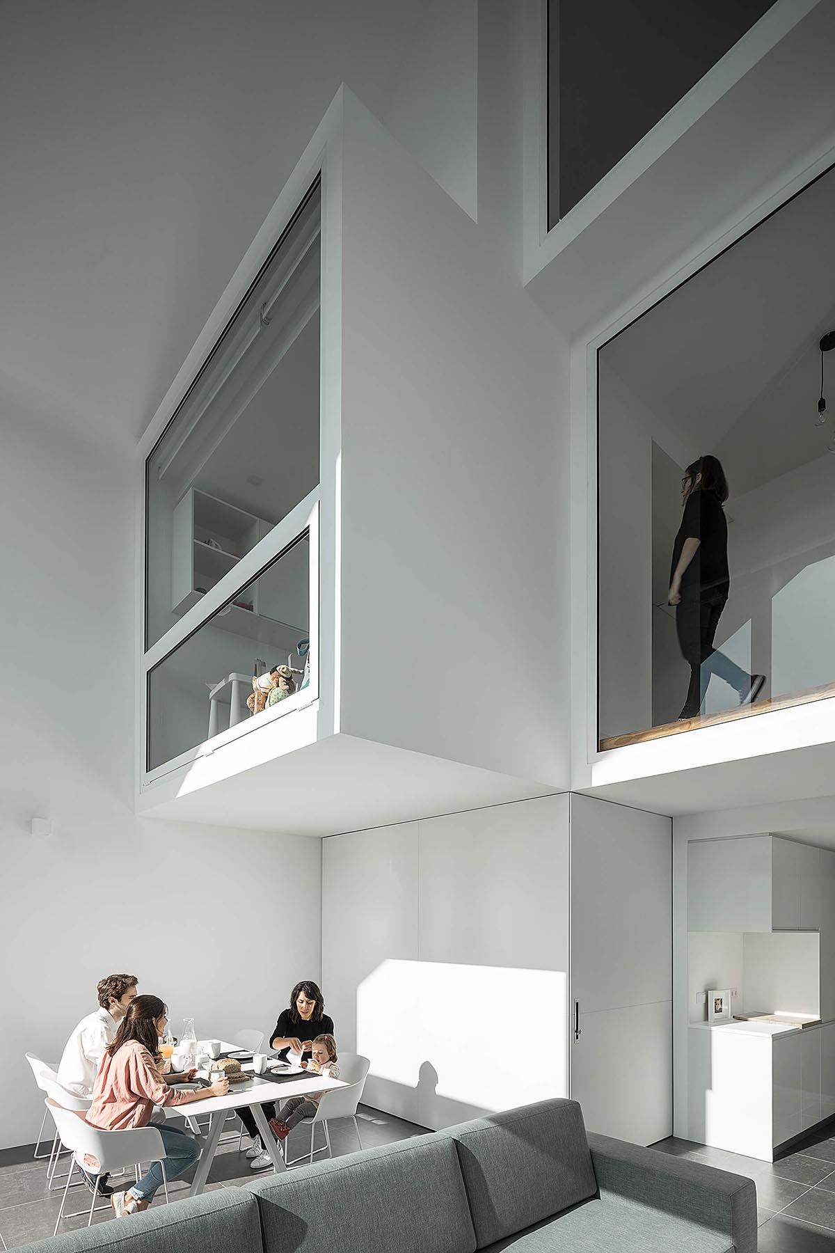 FRARI - Architecture Network completes Arch House in Portugal