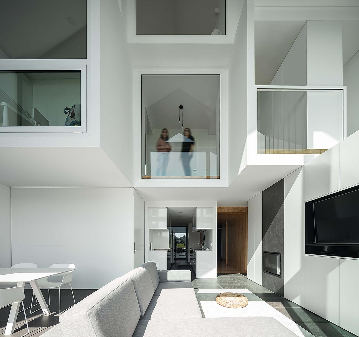 FRARI - Architecture Network completes Arch House in Portugal